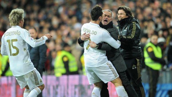 麦克阿瑟FCvs大埔亚冠赛前为香港大埔火灾遇难者...