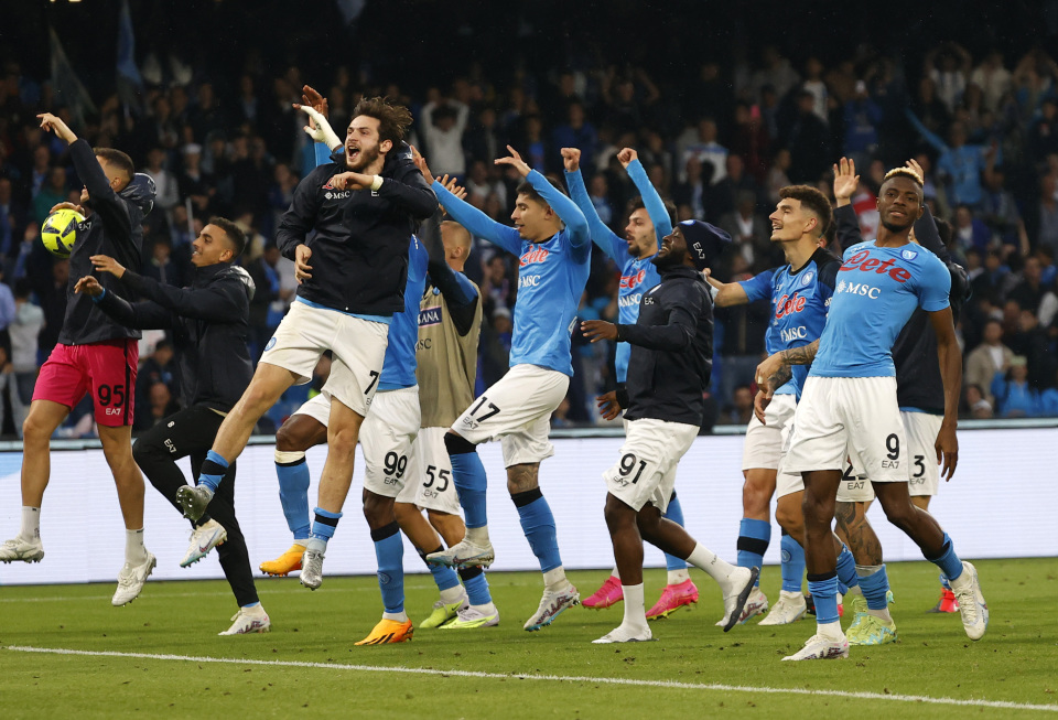 记者：球员间有梅西和德保罗这般挚友很棒，球队间有就很怪了