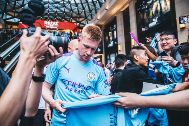 亚特兰大4-0十人热那亚晋级意杯8强，吉姆西蒂、德容恩破门