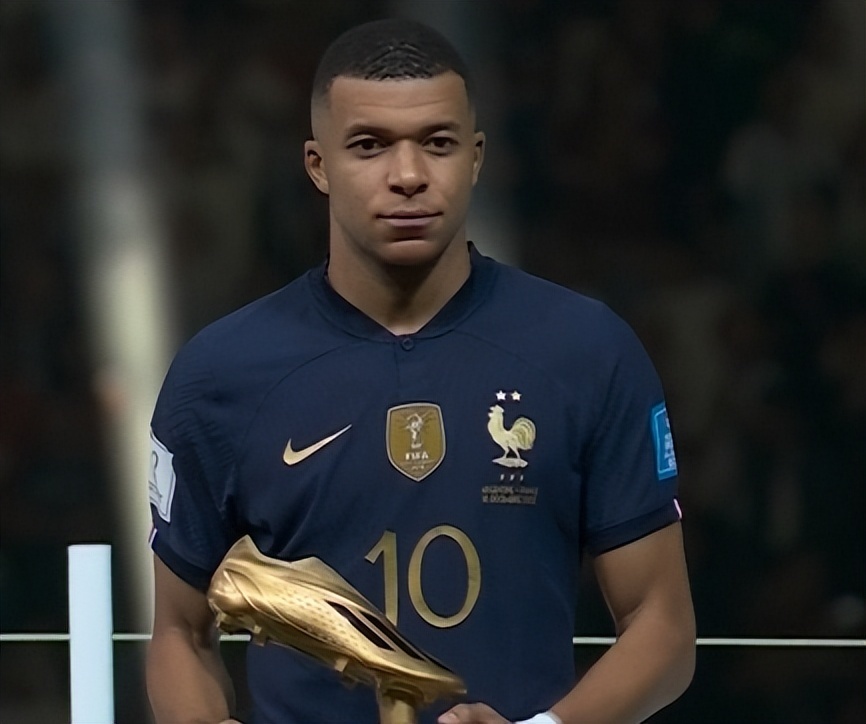 图片报：阿德耶米想在续约合同加解约条款，曼联接触其经纪人