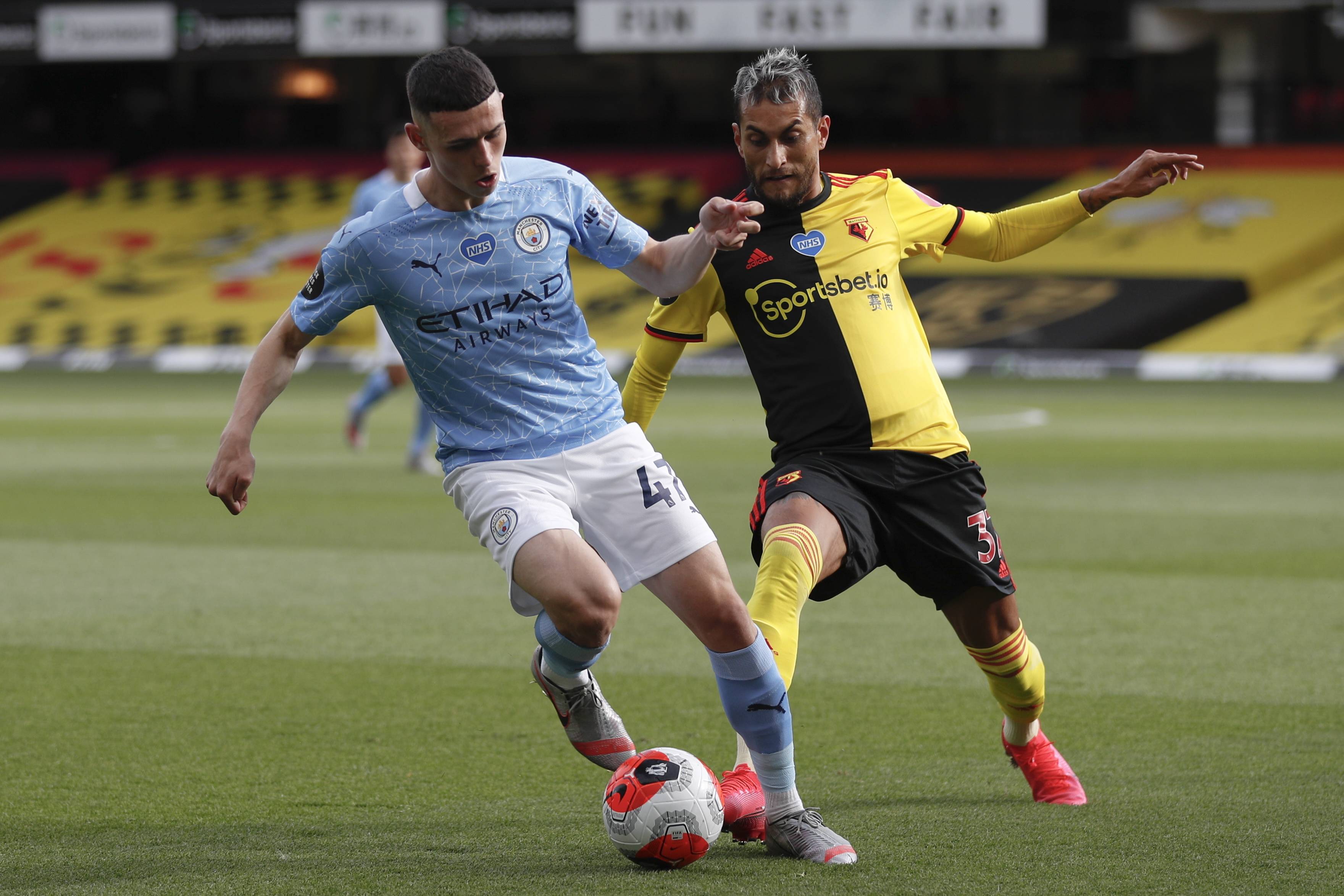 电讯报：曼联执意追求谢什科的做法显得有些奇怪