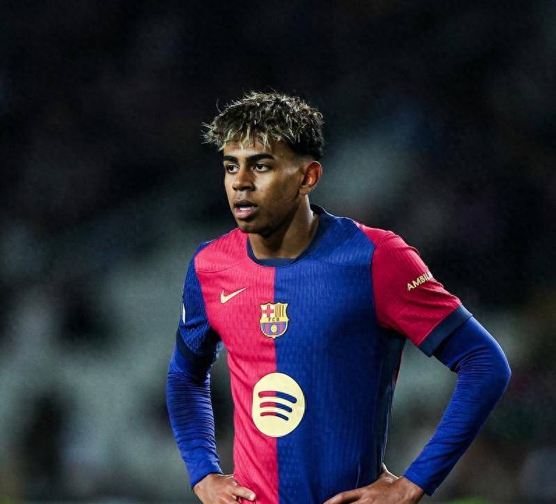 足球国足新星连续两轮破门，迅速走红