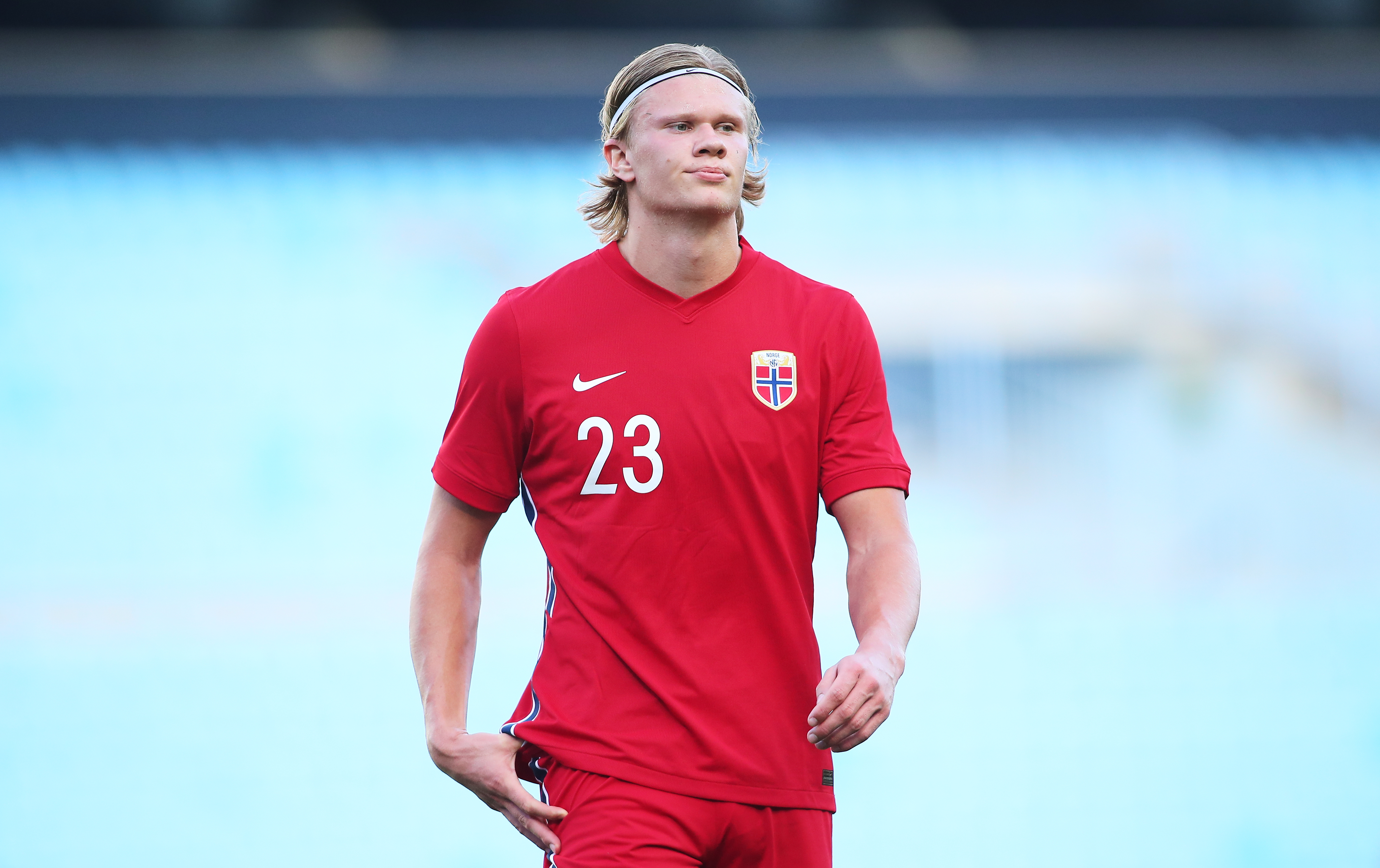 大巴黎官方：舍瓦利耶脚踝受伤接受治疗，杜埃正在恢复阶段