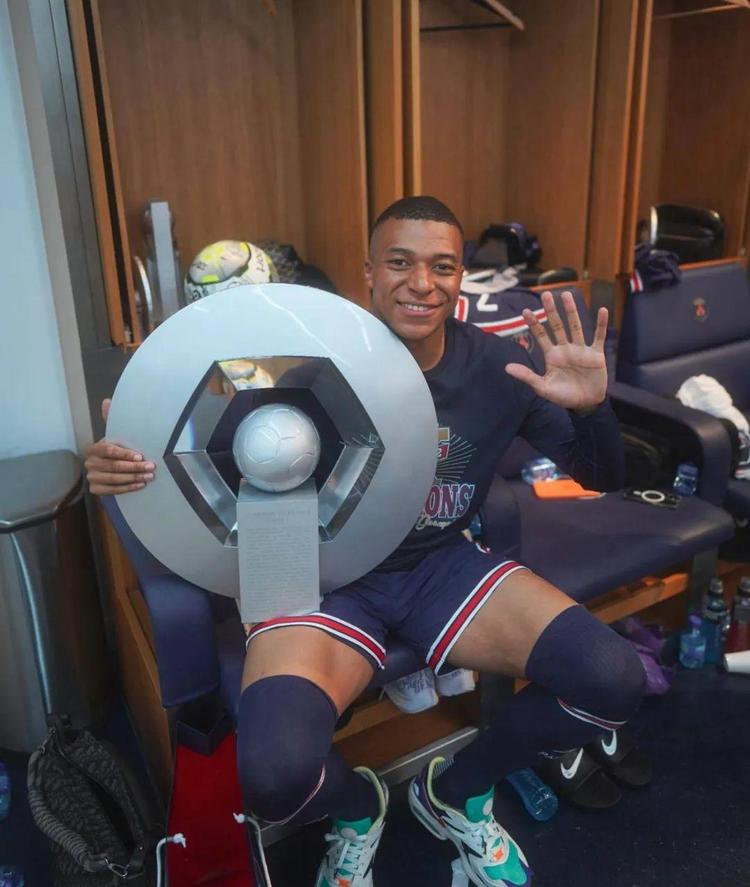 17岁妖星三连斩独享历史第一，拜仁3-1葡萄牙体育，主场37场不败