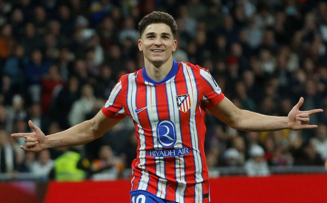 赵鸿刚因耳光大赛引发舆论，鸽武缘退位为信鸽爱好者，玄武挑战引发流量狂欢，传统武术遭网络戏谑与质疑。